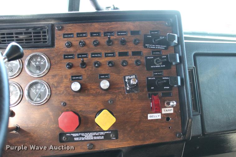 image for item L1952 1998 Peterbilt 379 semi truck