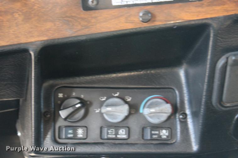 image for item L1952 1998 Peterbilt 379 semi truck