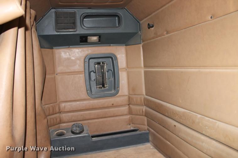 image for item L1952 1998 Peterbilt 379 semi truck