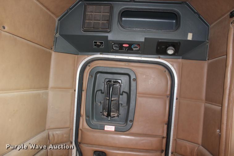 image for item L1952 1998 Peterbilt 379 semi truck