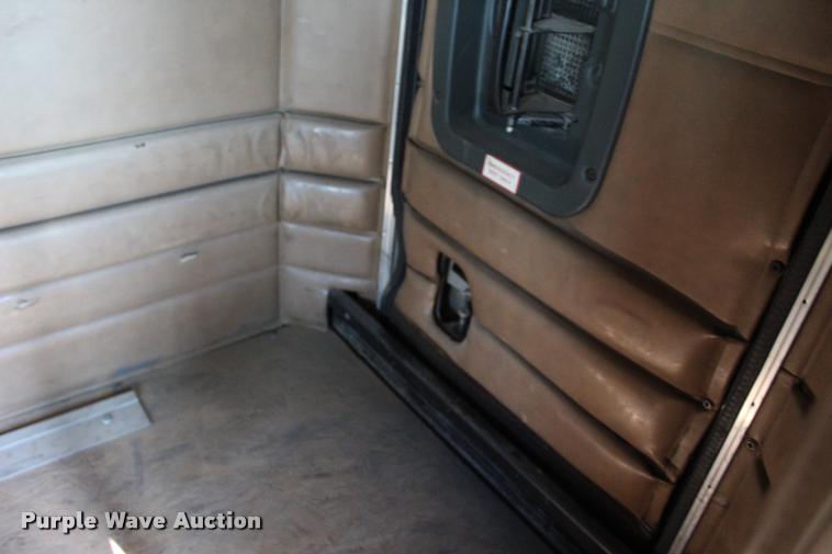 image for item L1952 1998 Peterbilt 379 semi truck