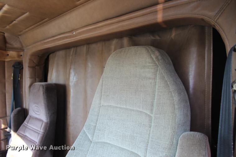 image for item L1952 1998 Peterbilt 379 semi truck