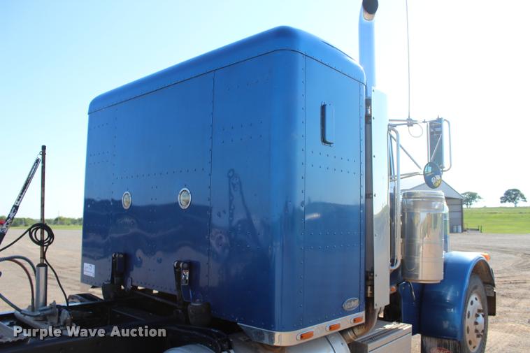 image for item L1952 1998 Peterbilt 379 semi truck