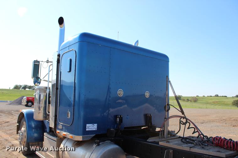 image for item L1952 1998 Peterbilt 379 semi truck