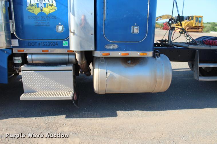 image for item L1952 1998 Peterbilt 379 semi truck