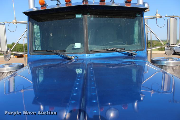 image for item L1952 1998 Peterbilt 379 semi truck