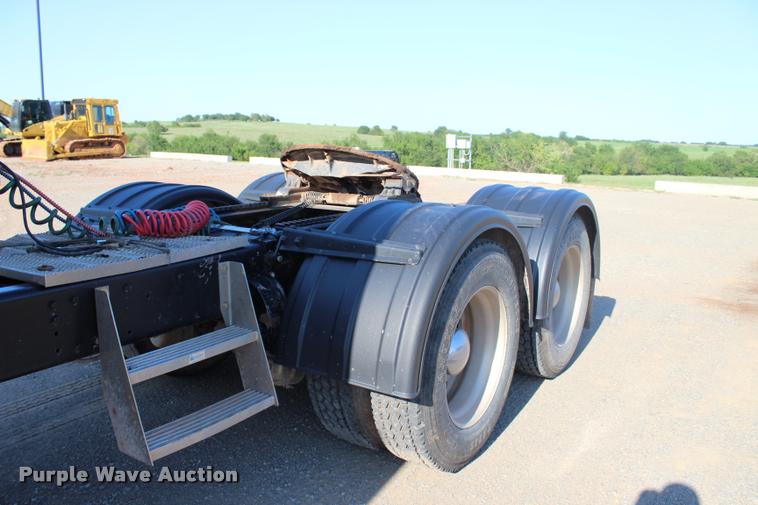 image for item L1952 1998 Peterbilt 379 semi truck