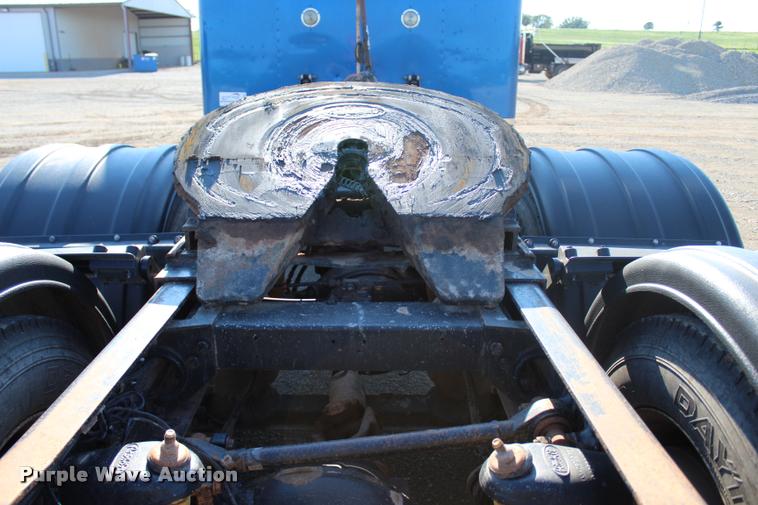 image for item L1952 1998 Peterbilt 379 semi truck