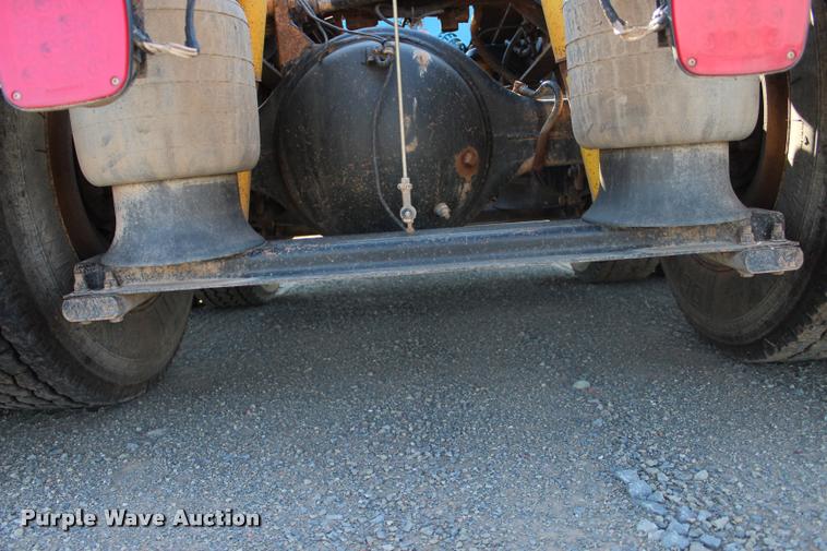 image for item L1952 1998 Peterbilt 379 semi truck