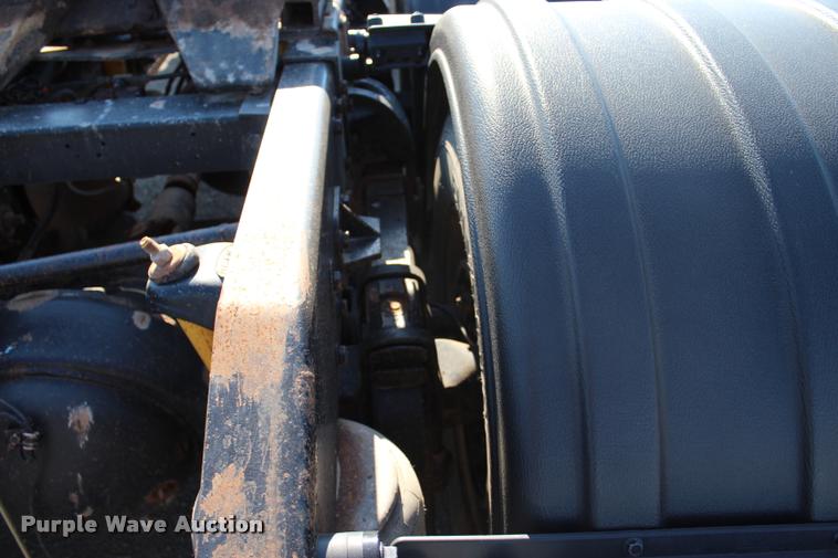 image for item L1952 1998 Peterbilt 379 semi truck