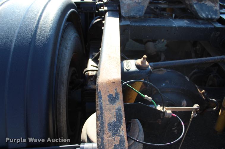 image for item L1952 1998 Peterbilt 379 semi truck