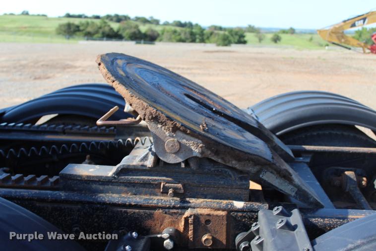 image for item L1952 1998 Peterbilt 379 semi truck