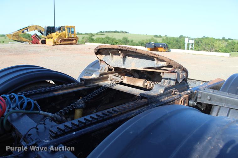 image for item L1952 1998 Peterbilt 379 semi truck