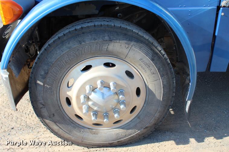 image for item L1952 1998 Peterbilt 379 semi truck