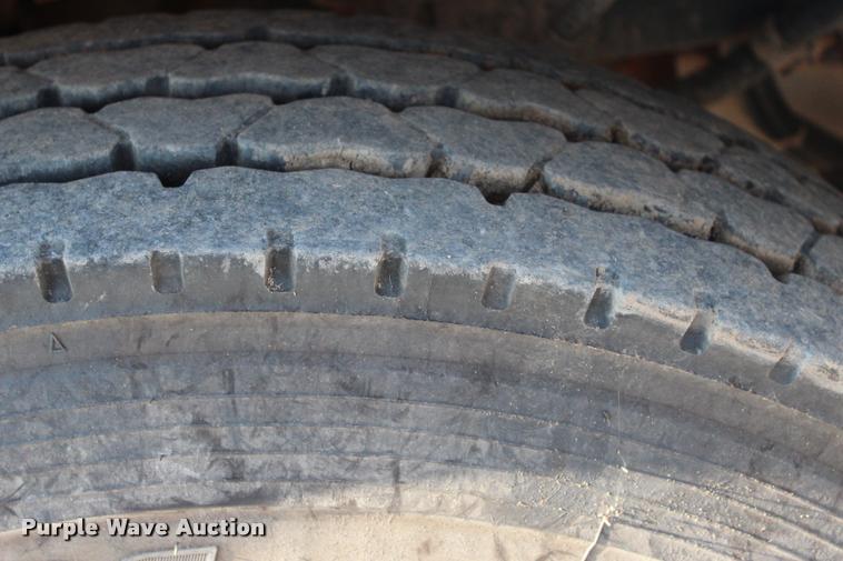 image for item L1952 1998 Peterbilt 379 semi truck