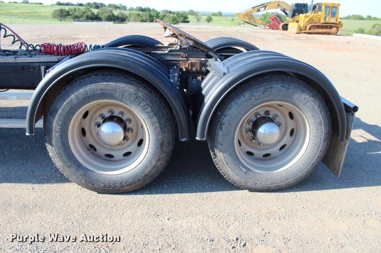 image for item L1952 1998 Peterbilt 379 semi truck