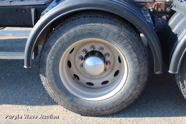 image for item L1952 1998 Peterbilt 379 semi truck