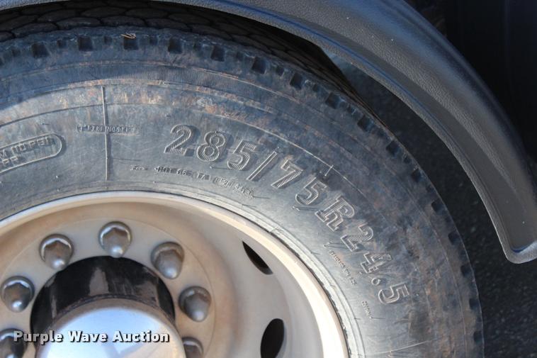 image for item L1952 1998 Peterbilt 379 semi truck