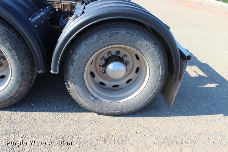 image for item L1952 1998 Peterbilt 379 semi truck