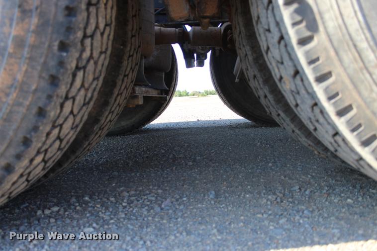 image for item L1952 1998 Peterbilt 379 semi truck