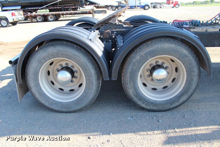 image for item L1952 1998 Peterbilt 379 semi truck