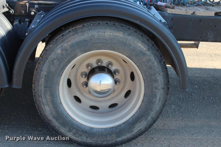 image for item L1952 1998 Peterbilt 379 semi truck