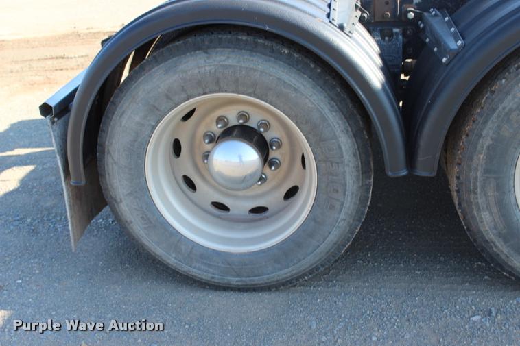 image for item L1952 1998 Peterbilt 379 semi truck