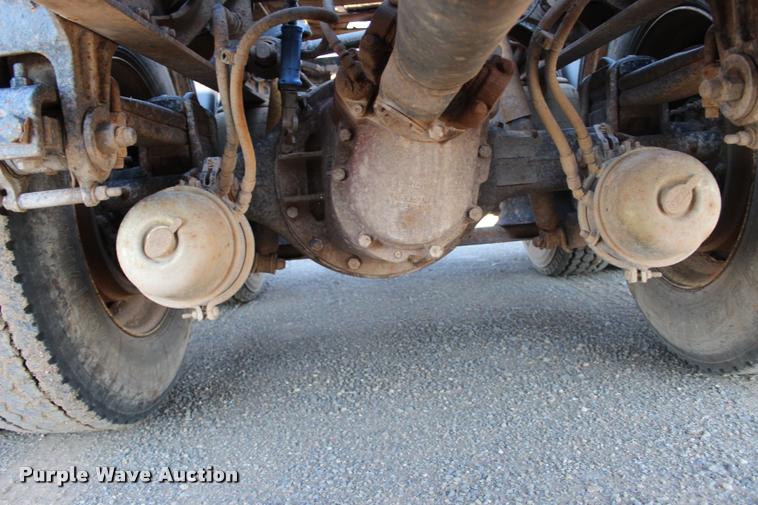 image for item L1952 1998 Peterbilt 379 semi truck