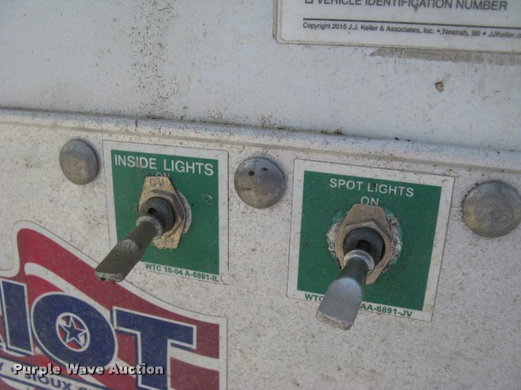 image for item L2264 2012 Wilson DWBT-650 belt trailer