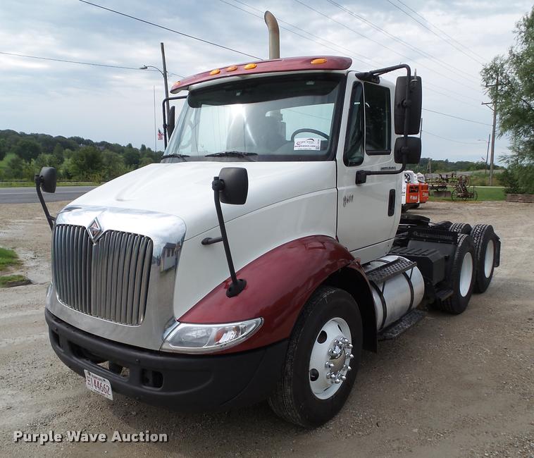 image for item L5630 2005 International TranStar 8600 semi truck