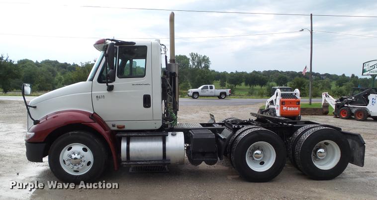 image for item L5630 2005 International TranStar 8600 semi truck