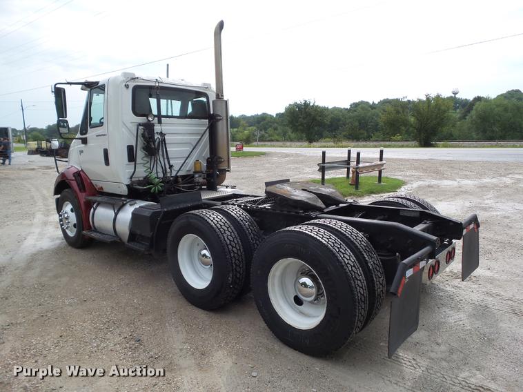 image for item L5630 2005 International TranStar 8600 semi truck