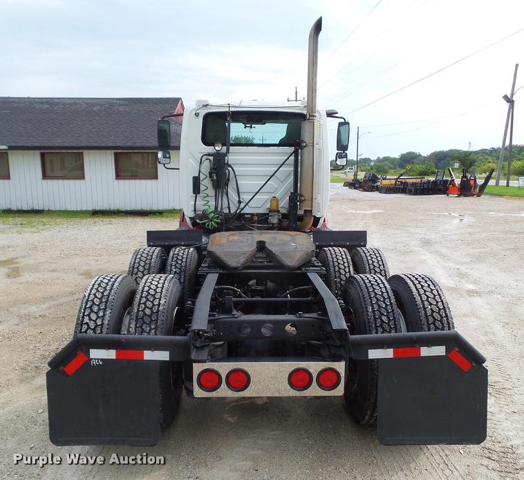 image for item L5630 2005 International TranStar 8600 semi truck