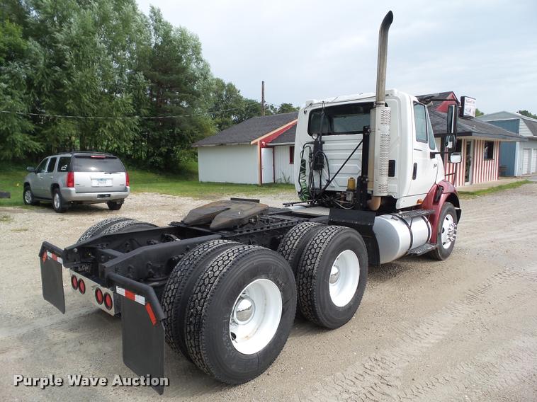 image for item L5630 2005 International TranStar 8600 semi truck
