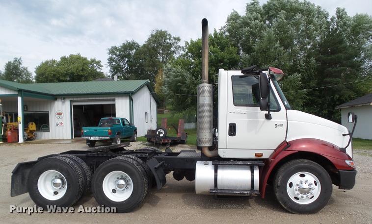 image for item L5630 2005 International TranStar 8600 semi truck