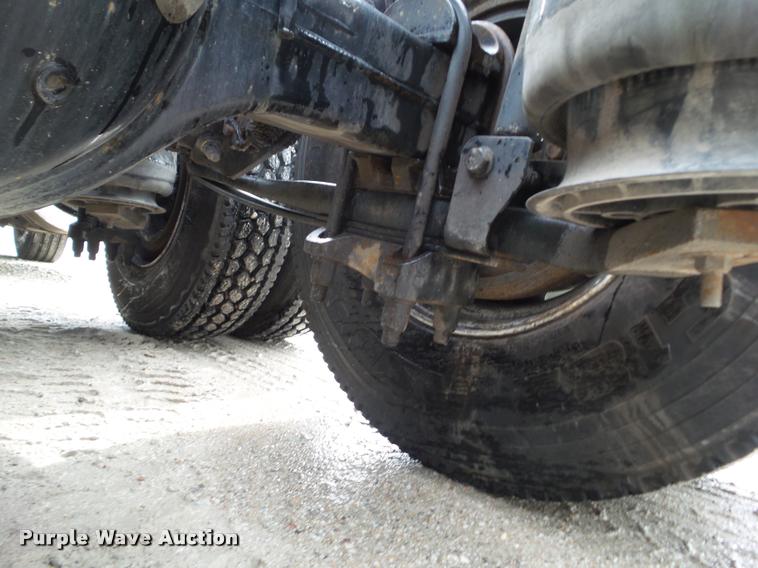 image for item L5630 2005 International TranStar 8600 semi truck