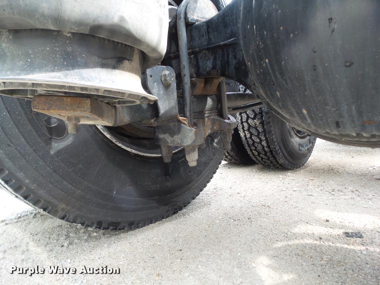 image for item L5630 2005 International TranStar 8600 semi truck