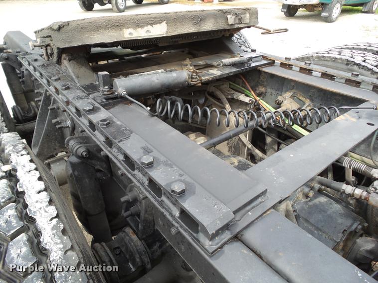 image for item L5630 2005 International TranStar 8600 semi truck