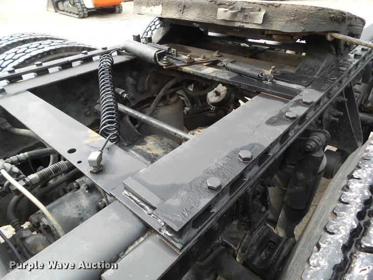 image for item L5630 2005 International TranStar 8600 semi truck