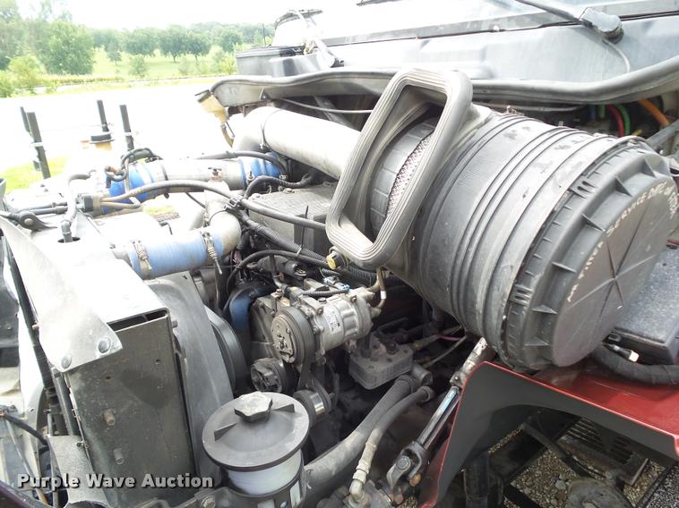 image for item L5630 2005 International TranStar 8600 semi truck