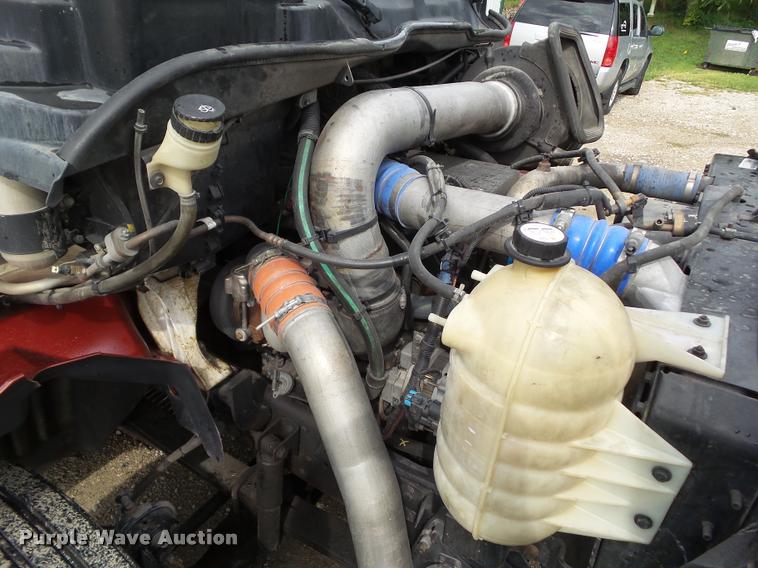 image for item L5630 2005 International TranStar 8600 semi truck