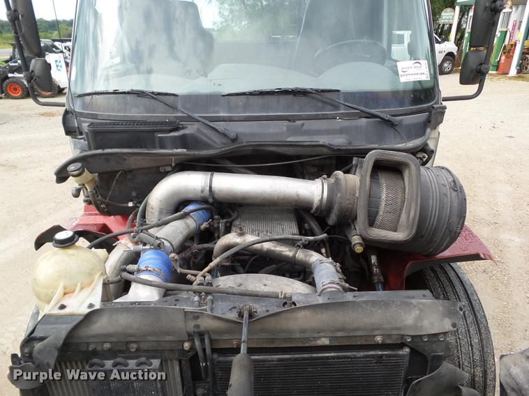 image for item L5630 2005 International TranStar 8600 semi truck