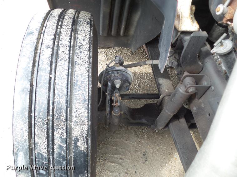 image for item L5630 2005 International TranStar 8600 semi truck