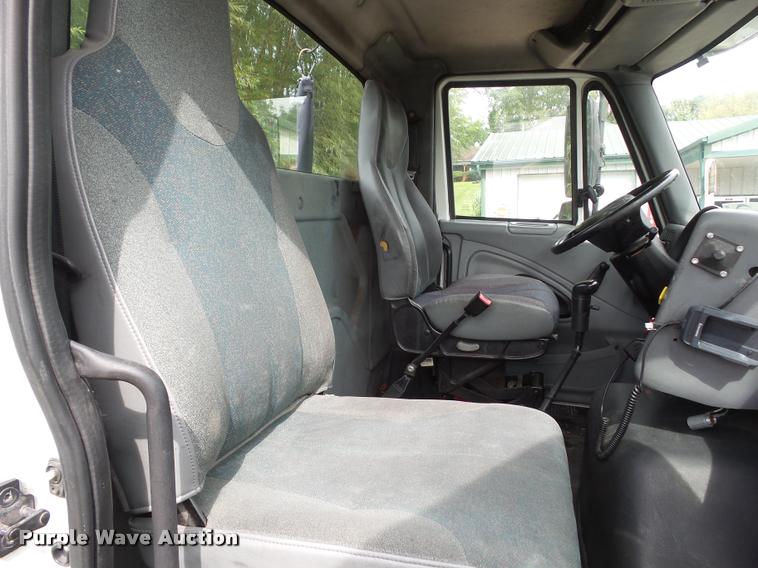 image for item L5630 2005 International TranStar 8600 semi truck