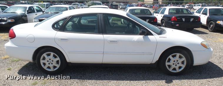 image for item DB3404 2006 Ford Taurus SE