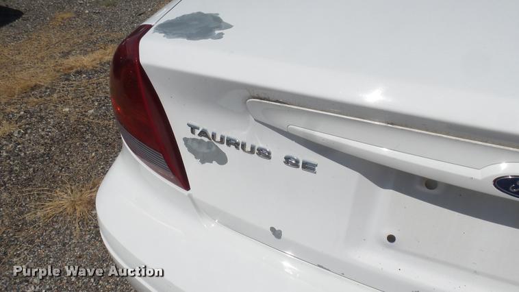 image for item DB3404 2006 Ford Taurus SE