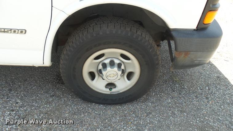 image for item DB3407 2005 Chevrolet Express 2500 Cargo van