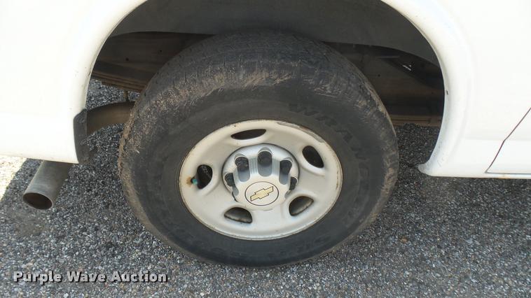 image for item DB3407 2005 Chevrolet Express 2500 Cargo van