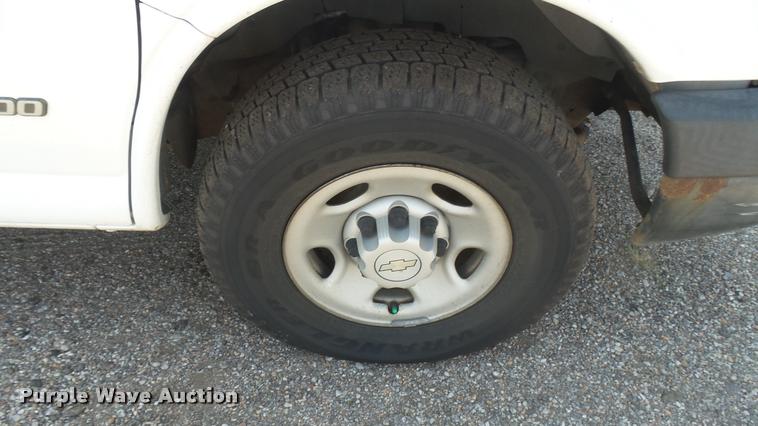 image for item DB3407 2005 Chevrolet Express 2500 Cargo van