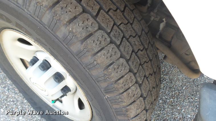 image for item DB3407 2005 Chevrolet Express 2500 Cargo van